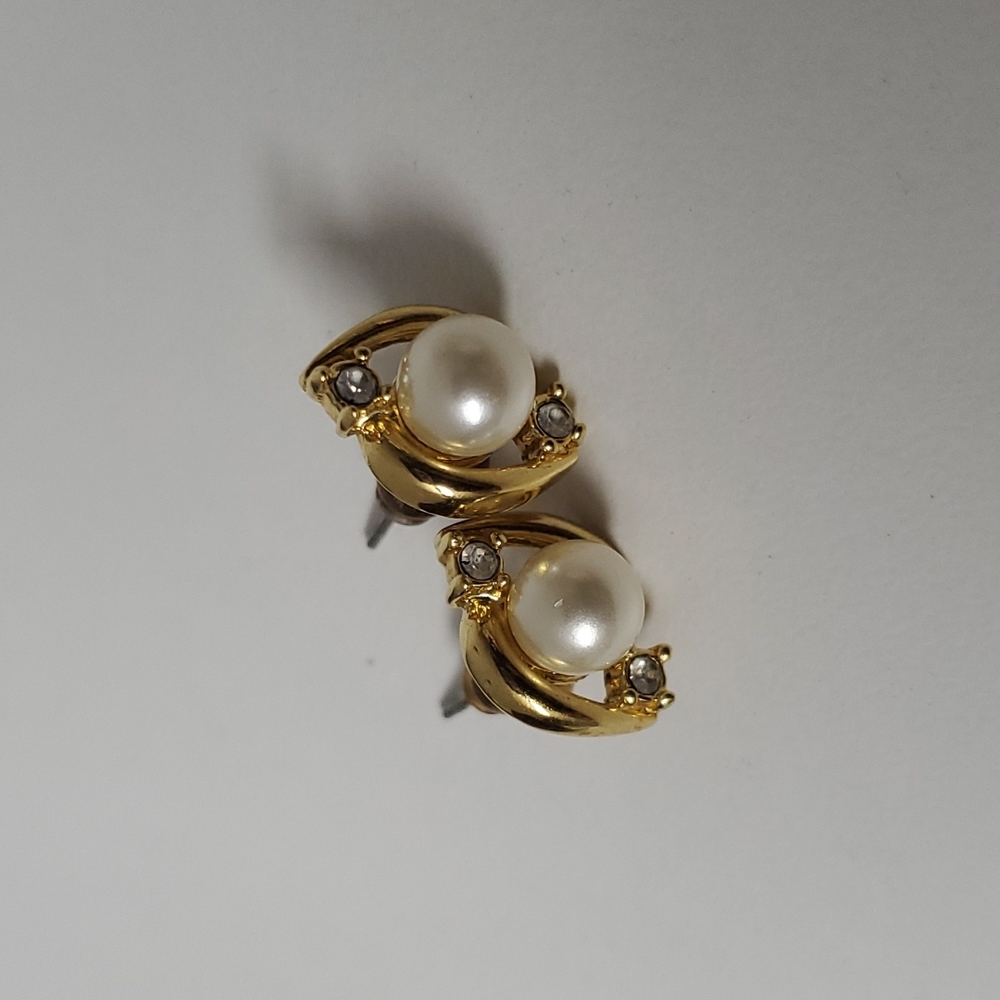 Wonderful every day small gold tone pearl and diamond earrings